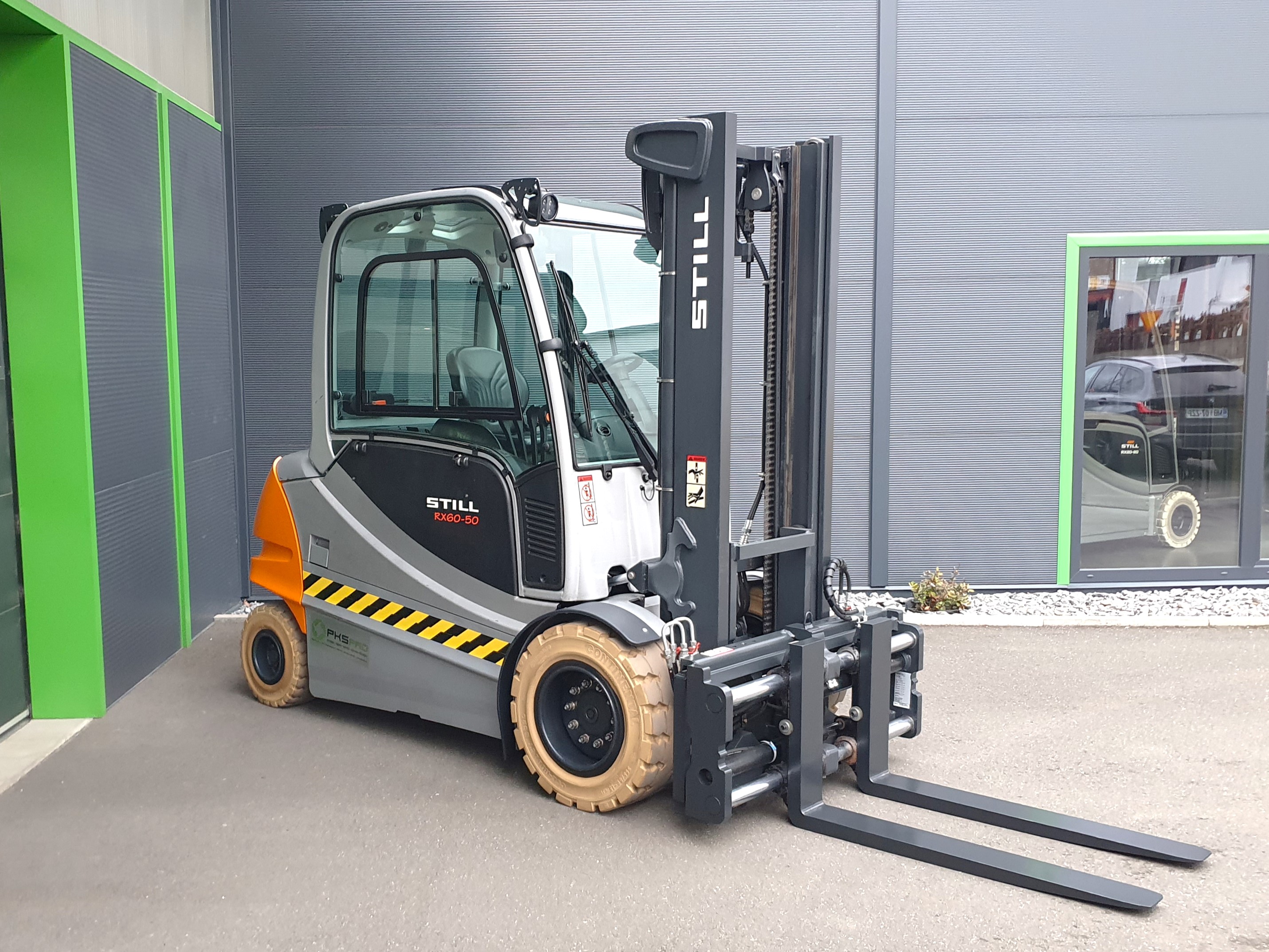 Viličar STILL RX60-50-Obnovljen-Kabina-Pozicioner-Baterija 82%